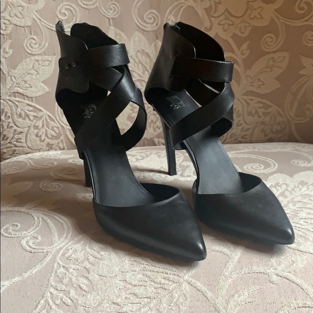 Joe’s Jeans Black Leather Pump